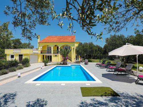 Holiday Home in Policnik with Private Pool