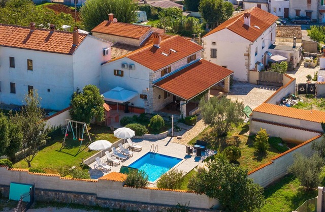 Maison de vacances א egoci avec piscine