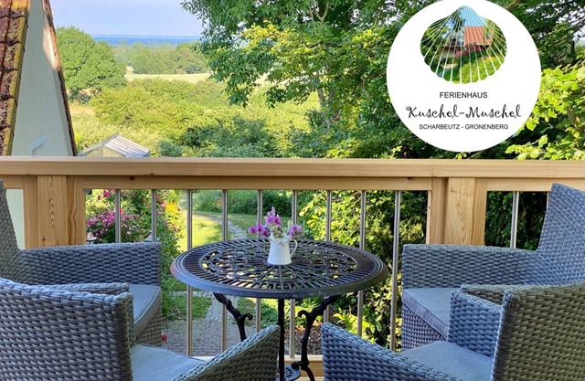 Holiday Home 'Kuschel-Muschel' with Sea View, Private Terrace and Wi-Fi