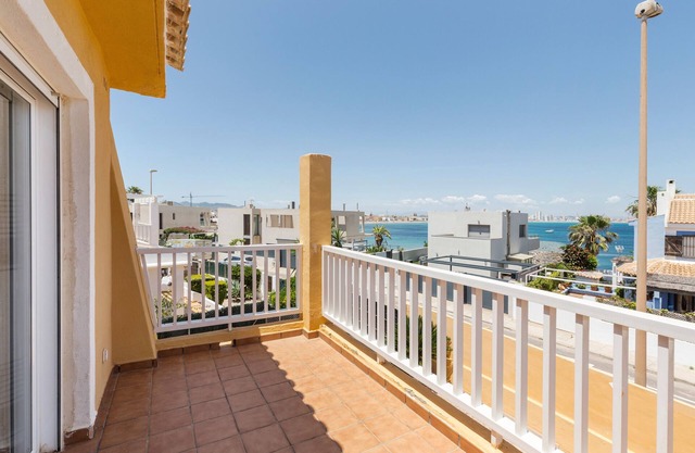 Casa de vacaciones 'La Cala' con vistas al mar, Wi-Fi y aire acondicionado