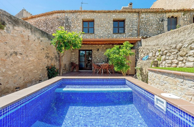 Holiday Home 'La Casa Gran Clariana' with Mountain View, Wi-Fi and Air Conditioning