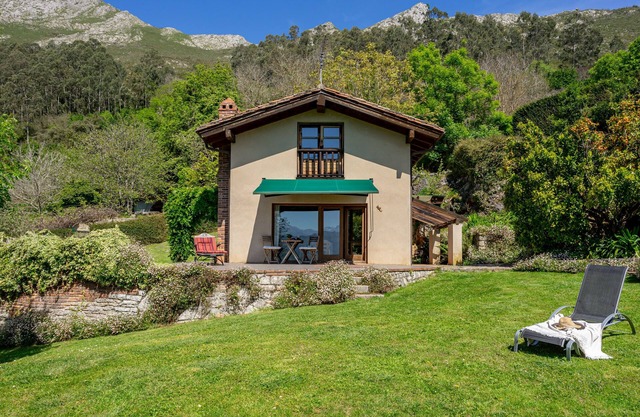 Maison de vacances 'La Llosa Del Valle' avec vue sur la montagne, terrasse privée et jardin privé