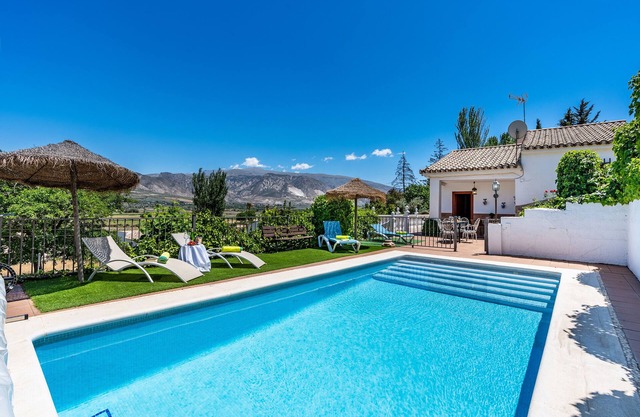 Maison de vacances 'Ladera De Los Molinos' avec vue sur la montagne, piscine, jardin et Wi-Fi