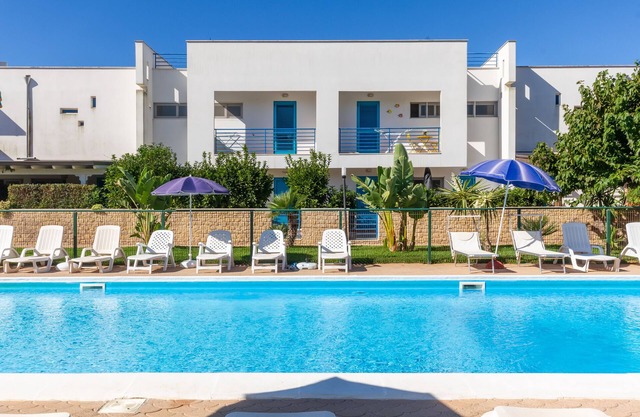 Maison de Vacances 'Libeccio Luxury Torre Lapillo' avec Vue Mer, Piscine Commune et Wi-Fi