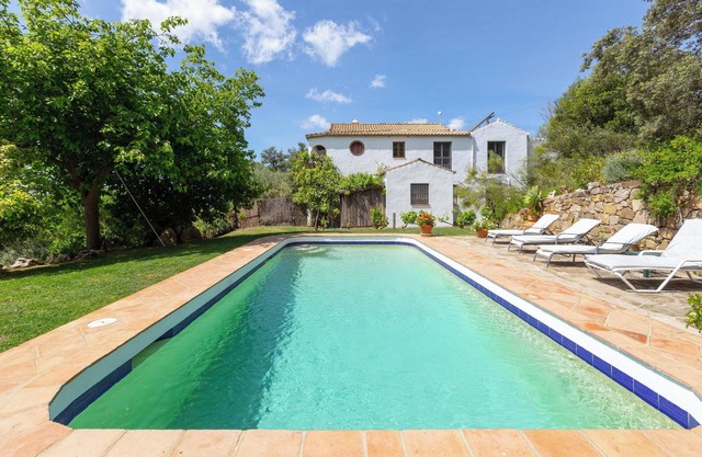Maison de vacances "Los Algarrobos Gaucin" avec vue montagne, piscine, balcon et terrasse