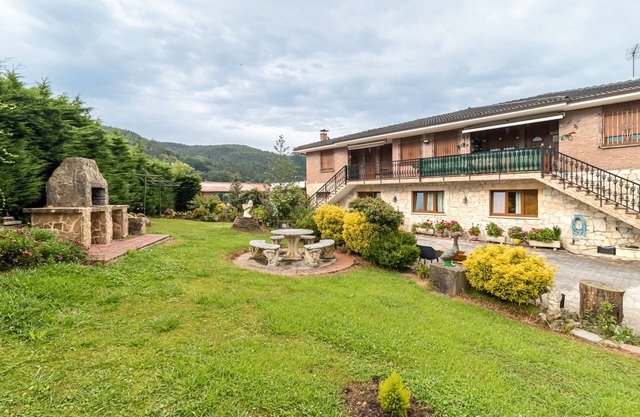 Maison de vacances "Casa Madrazo" avec vue sur les montagnes, piscine privée et Wi-Fi