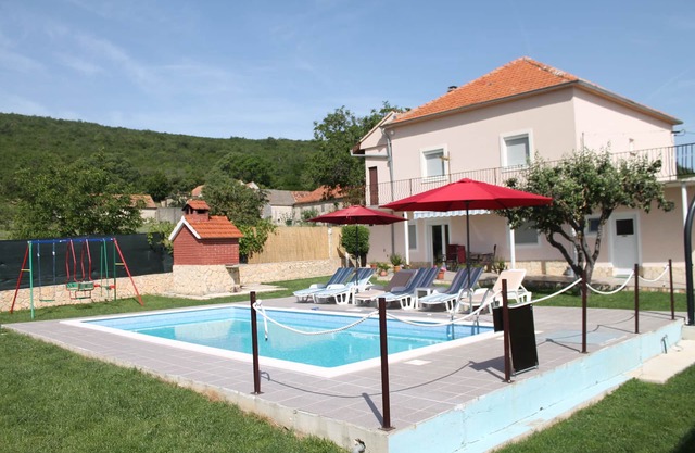 Maison de vacances Miramary avec piscine privée, barbecue, nature près de Split