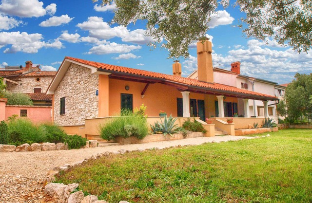 Maison de vacances avec terrasse et jardin méditerranéen