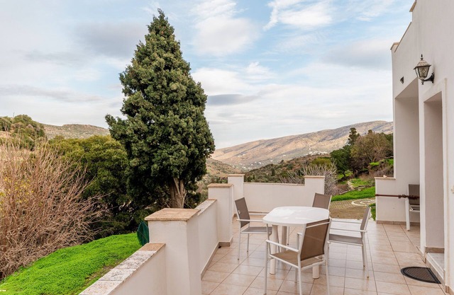 Maison de vacances 'Moraki Apartment 1 Andros' avec terrasse privée, jardin partagé et Wi-Fi