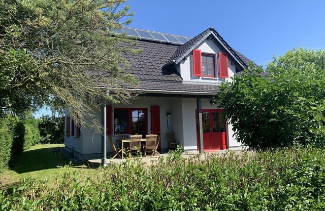 Maison de vacances 'Sabines Badehaus Mit Innenpool' avec vue sur le lac, terrasse privée et Wi-Fi