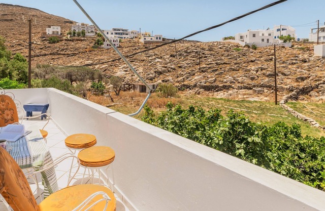 Holiday Home 'Serenity Panormos Traditional Home' with Mountain View, Wi-Fi and Air Conditioning