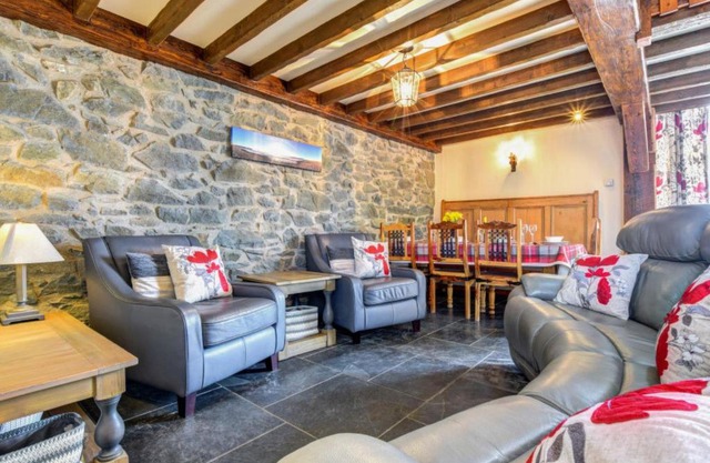 Holiday Home Sgubor y Rhyd
