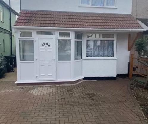 Holiday Home Short Distance from Heathrow Airport and Central London