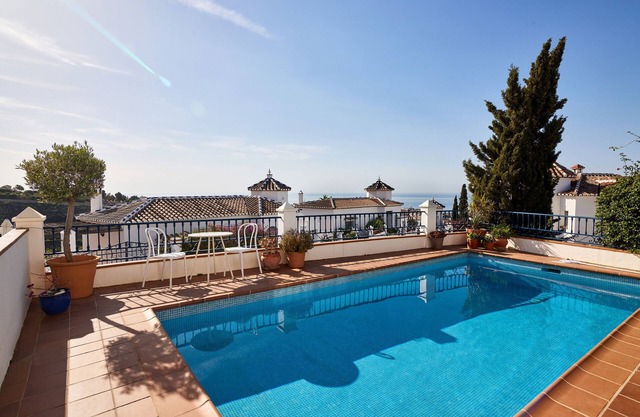 Maison de vacances "Superbe villa avec piscine privée", vue sur la mer et Wi-Fi.