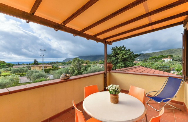 Maison de vacances 'Trilocale Lavanda A Lacona' avec vue sur la mer, piscine partagée et Wi-Fi