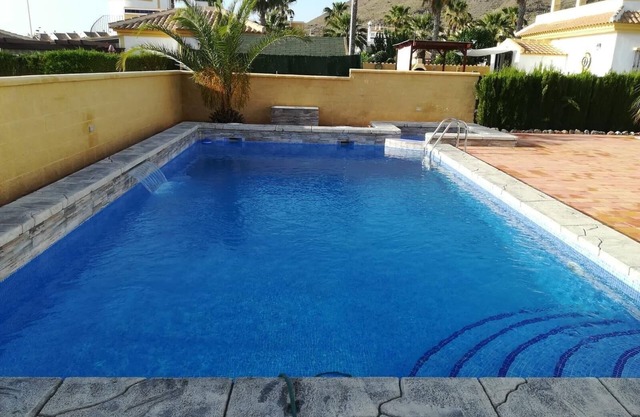 Maison de vacances 'Villa Casa del Sol' avec vue sur les montagnes, piscine et Wi-Fi.
