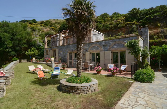 Maison de vacances 'Vitali River House Andros' avec vue sur les montagnes, Wi-Fi et climatisation