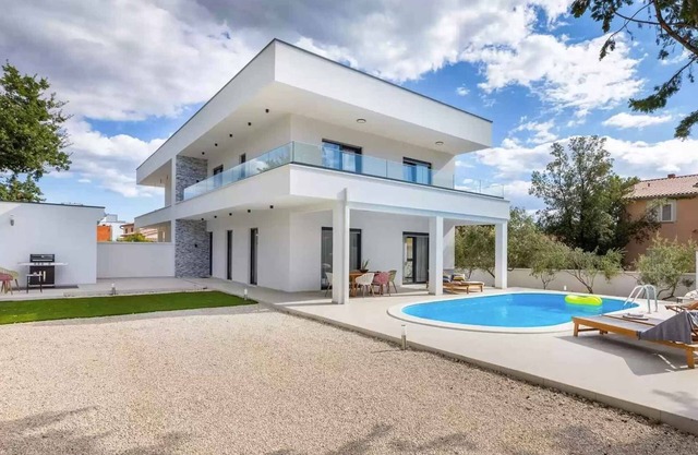 Maison de vacances avec air conditionné et une piscine extérieure