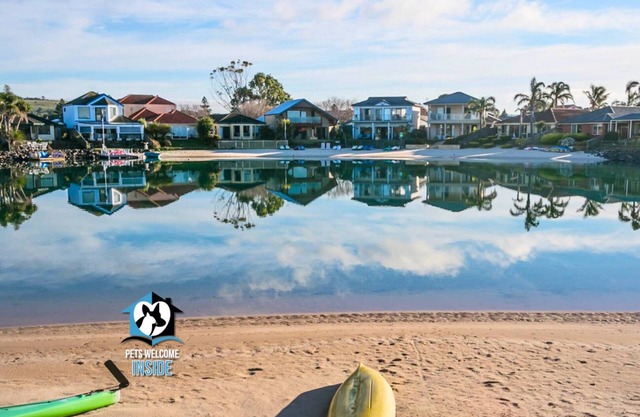 PetLet 4: 4BR rénové avec plage privée et bateau