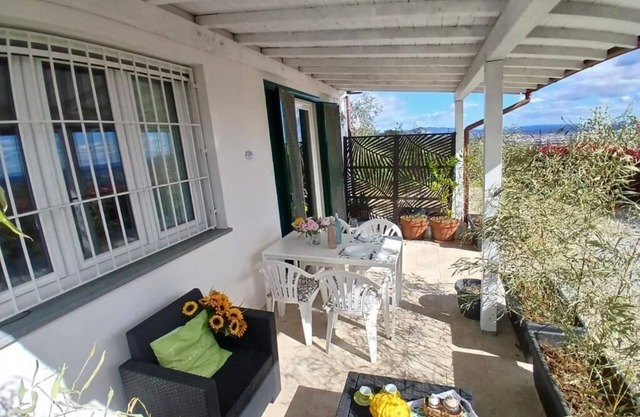 Holiday home with beautiful panorama in the Tuscan hills