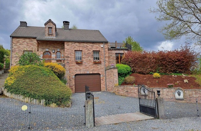 Maison de vacances avec terrasse et jacuzzi א Vielsalm