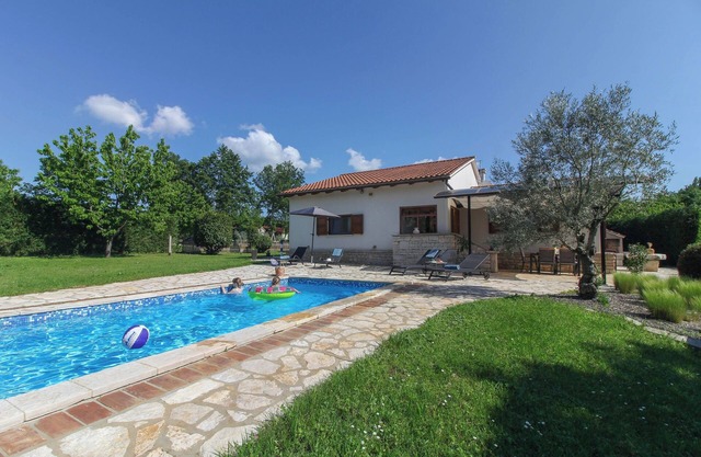 Maison de vacances Bella Collina * endroit calme, 2000 m2 de jardin, piscine privée