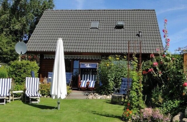 ****holiday house, 62 sqm, 3 persons, 2 bedrooms, by a field