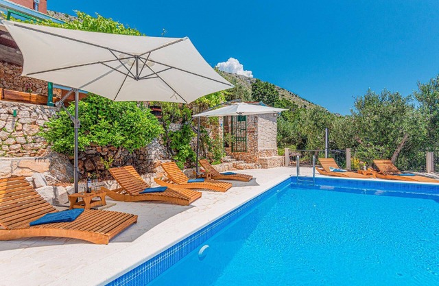 Holiday house Dugi Rat for 1 - 10 persons with 4 bedrooms - Holiday house