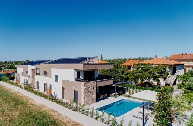 Holiday house for 16 persons approx. 400 qm in Marčana, Istria (South coast of Istria)