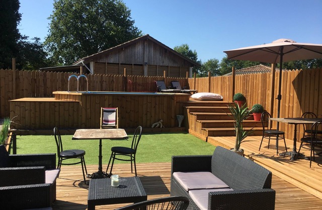 Maison de vacances MIMIZAN, Terrasse bois très chalereuse, piscine privée.