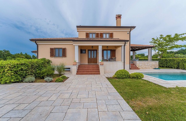 Maison de vacances Nicole * endroit calme, jardin clôturé, piscine privée