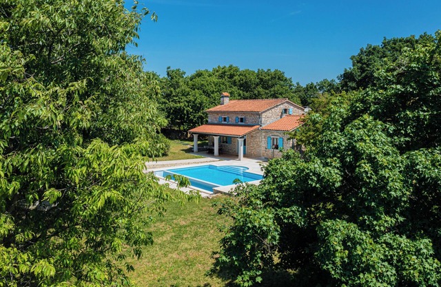 Maison de vacances Pićanci * endroit calme et isolé, jardin de 3800 m2, piscine privée