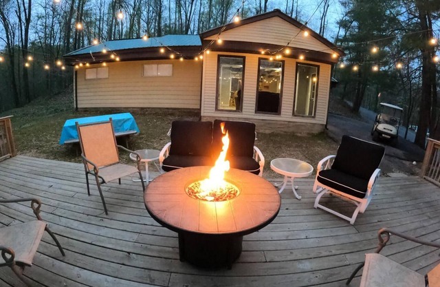 Holiday House (PF)