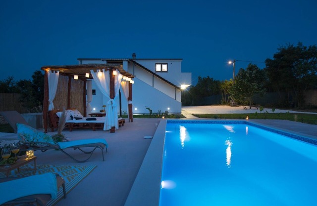 Holiday house Villa Solis - luxury with pool: - Dicmo, Riviera Split, Croatia