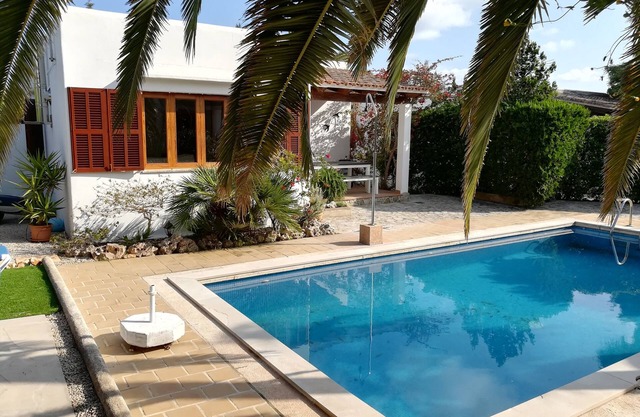 Maison de vacances avec piscine et palmiers
