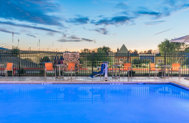 Holiday Inn Express And Suites Lake Havasu - London Bridge by IHG