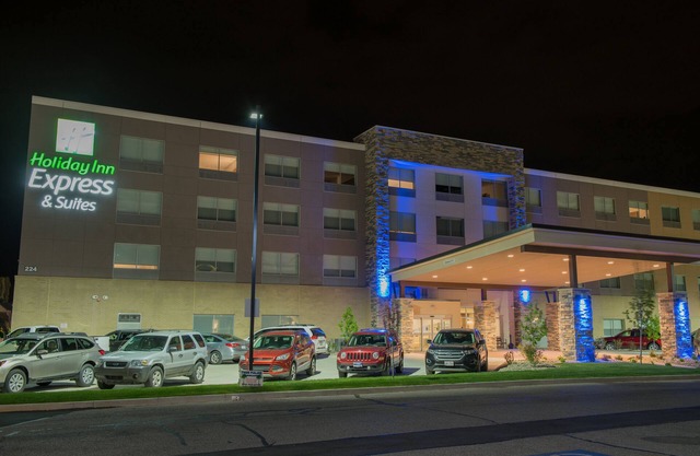Holiday Inn Express & Suites Louisville N - Jeffersonville by IHG