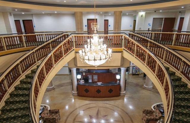 Holiday Inn Express and Suites Bakersfield Central by IHG