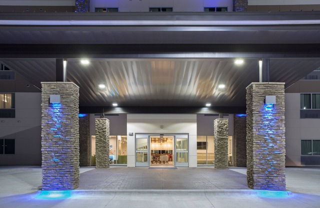 Holiday Inn Express and Suites Lincoln I - 80 by IHG