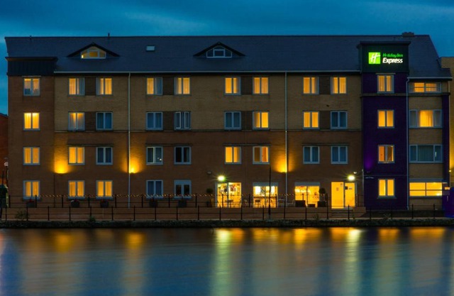 Holiday Inn Express Cardiff Bay by IHG