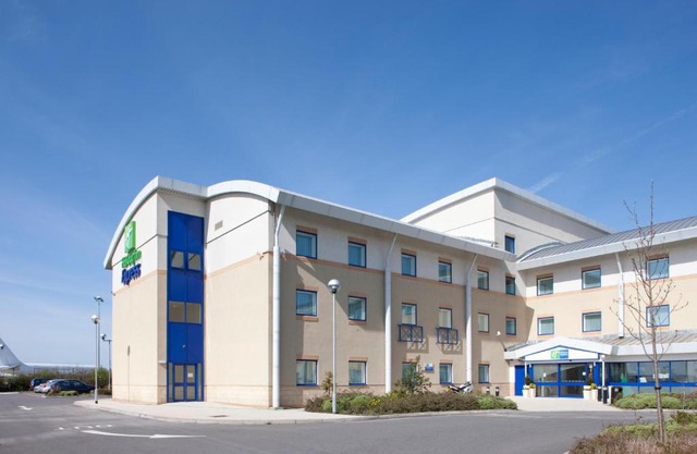Holiday Inn Express Cardiff Airport, an IHG Hotel