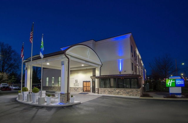 Holiday Inn Express Cleveland Airport - Brookpark by IHG