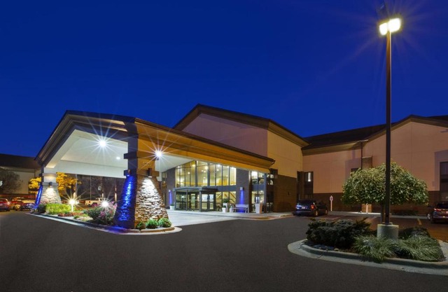Holiday Inn Express Detroit-Warren/General Motors Technology Center by IHG