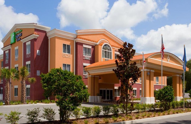 Holiday Inn Express Hotel & Suites Brooksville-I-75 by IHG