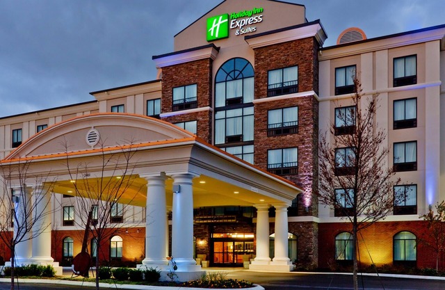 Holiday Inn Express Hotel and Suites Nashville-Opryland by IHG