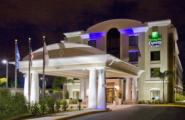 Holiday Inn Express Hotel & Suites Tampa-USF-Busch Gardens by IHG