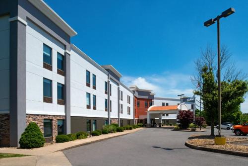 Holiday Inn Express Lewisburg - New Columbia by IHG