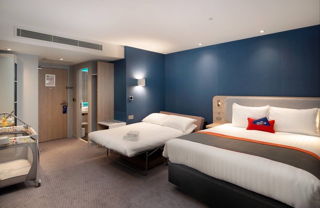 Holiday Inn Express London Heathrow T4 by IHG