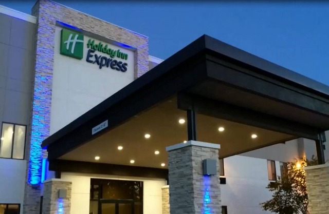 Holiday Inn Express & Suites Blackwell by IHG