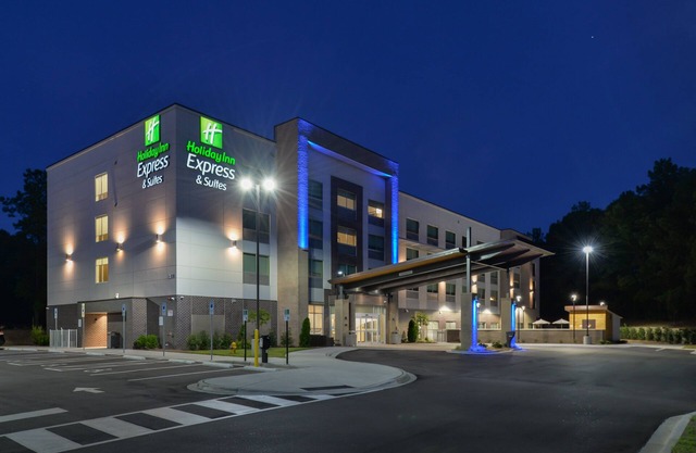 Holiday Inn Express & Suites Charlotte - Ballantyne by IHG